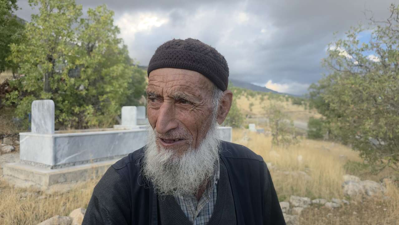 Ölüm gelmeden hazırlığını yaptı! Eşiyle kendine mezar kazdırdı 11